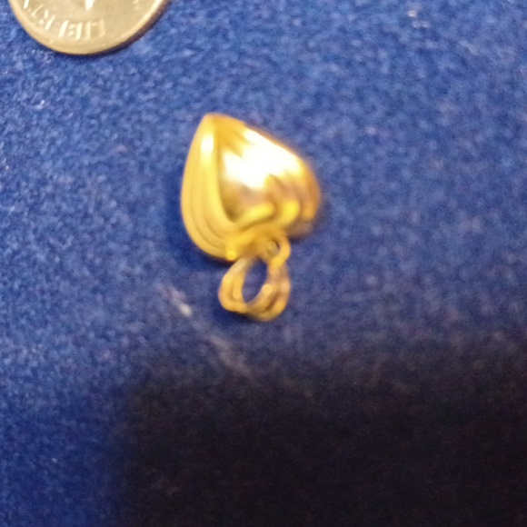 14 KT Puff Heart Charm - Picture 4 of 4